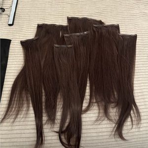 BELLAMI BRAND *NEVER WORN* Walnut color 22” hair extensions